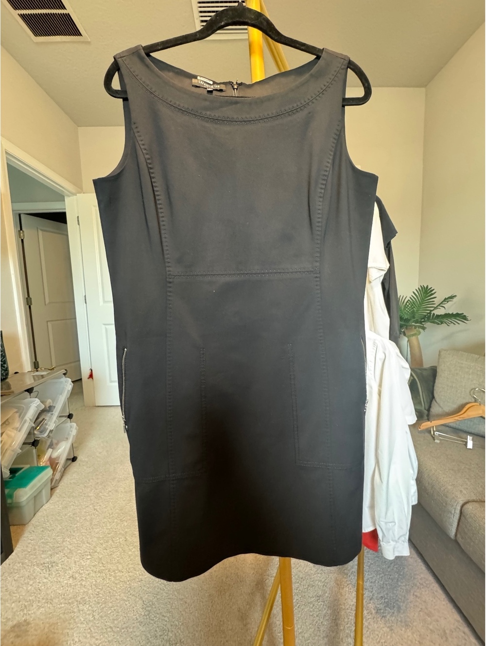 Lafayette 148 Black sleeveless dress with zipper detail